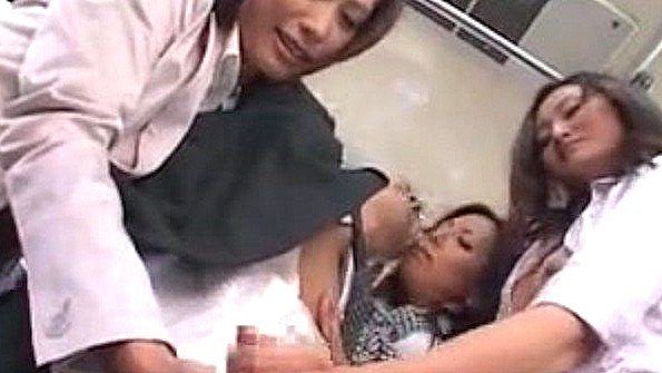 Сестра делает минет на камеру и занимается сексом со своим братом