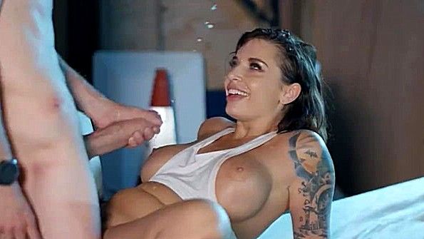 Горячая сестра и её подруга развлекаются с членом своего брата