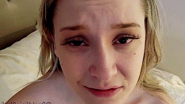 Ненасытная японка позволяет мужчинам заниматься с ней сексом