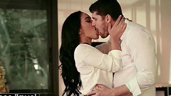 Я быстро жарю две курицы на максимальной температуре