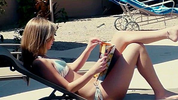 Две девушки доставляют парню удовольствие до оргазма