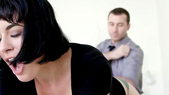 Отчим принимает дочь за мать и жестоко её насилует