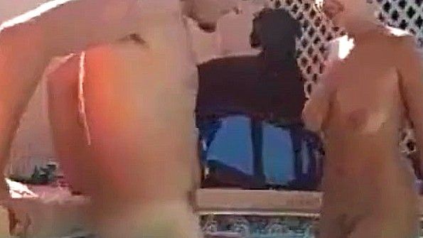 Прекрасная мать помогла своей дочери с парнем