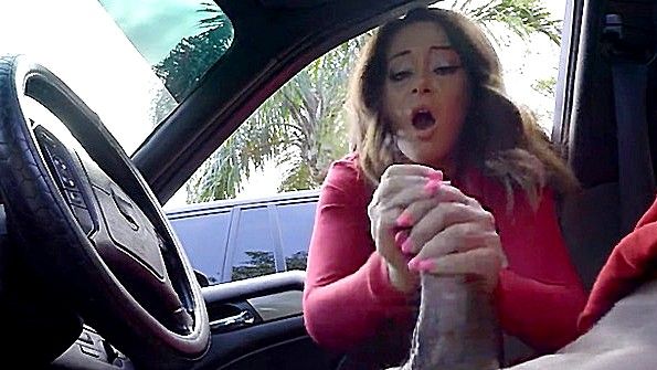 Рождественская мастурбация похотливой девушки