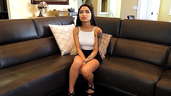 Активная мастурбация на полу