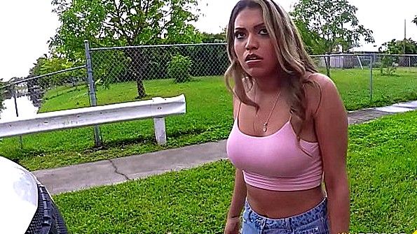 Она кончает и продолжает заниматься сексом со своим любовником