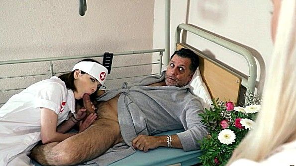 Азиатская любительница стонет во время секса