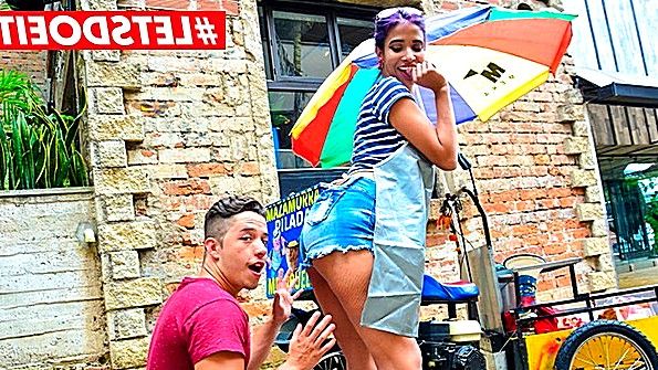 Японская зрелая женщина в колготках ищет фетиш-секс