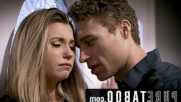 Пожилая женщина с небритой вагиной получает удовольствие от секса