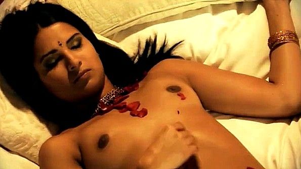 Она пришла от вибратора и хочет откровенного секса