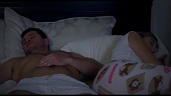 Я закончил мастурбировать в постели и начал трогать свой пенис