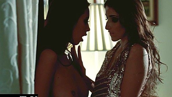 Распутная чернокожая женщина хочет жесткого траха