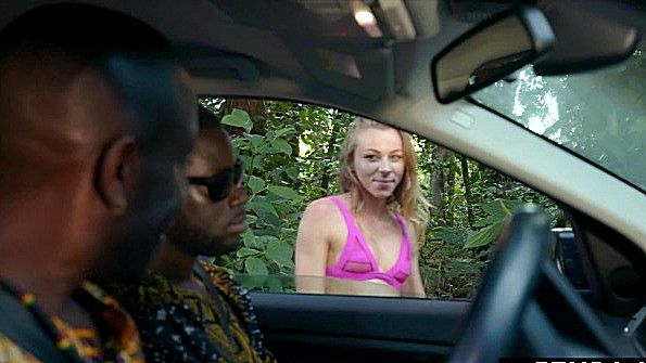 Я разбудил свою девушку утром и начал заниматься сексом