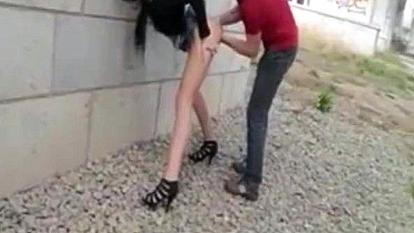 Массажист делает массаж молодой девушке и занимается с ней сексом