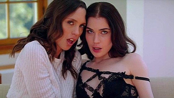 Старик лижет вагину чернокожей женщины