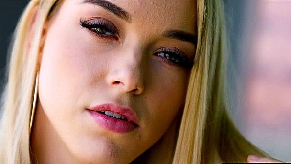 Рыжеволосая кокетка в чулках, долгий секс