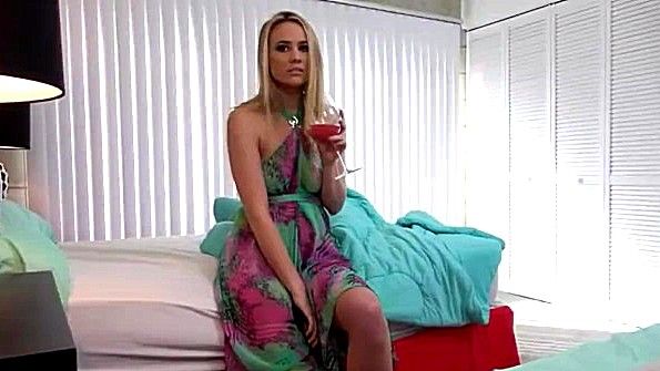 Кокетливая мулатка соблазнила мужчину ради секса