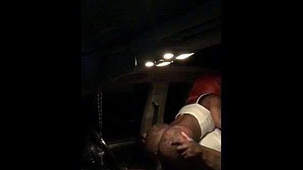 Она позволила ему лизать ее киску и пенис 上