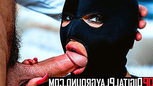 Старик доводит молодую девушку до экстаза