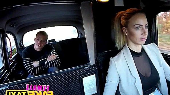 Эта шлюха рада переспать со своим новым любовником