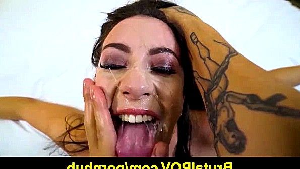 Она сняла платье и занялась агрессивным сексом