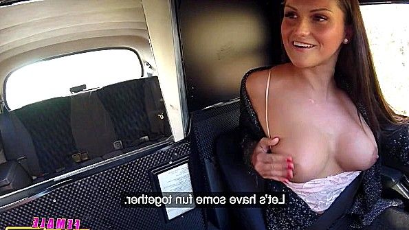 Она порвала свои сетчатые трусики и занялась сексом агрессивно