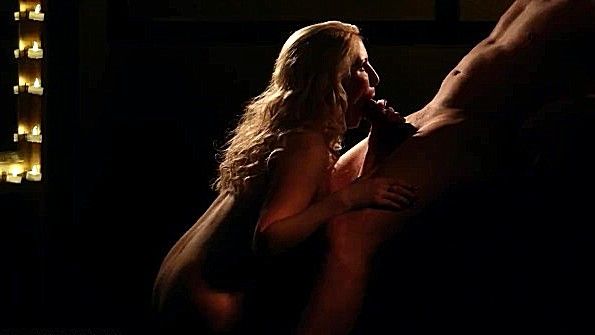 Лесбийские ласки двух женщин и совместная мастурбация