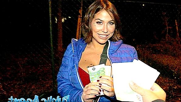 Мулатка занимается сексом в разных позах