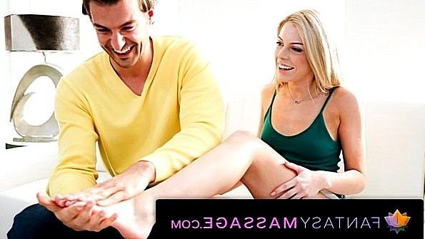 Пышногрудая женщина сопротивляется мужскому члену