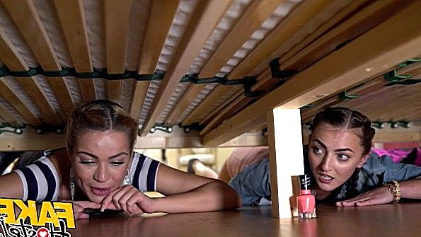 Семейный секс втроём с общим другом