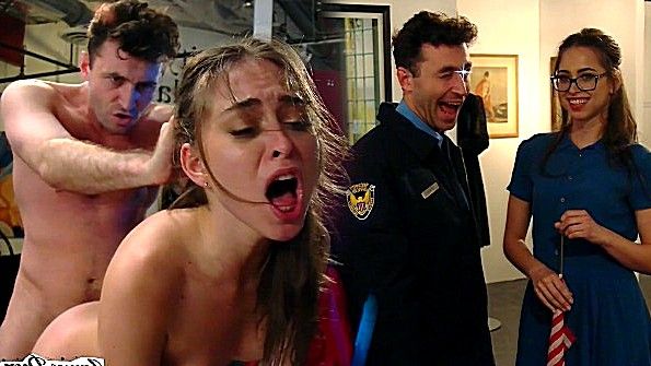 Дочь непристойно танцует, пока отец получает трах