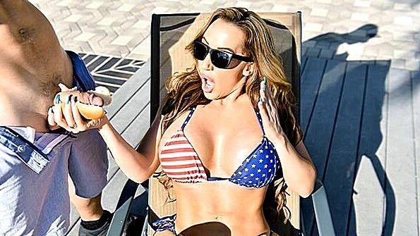 Две блондинки сделают друг другу минет