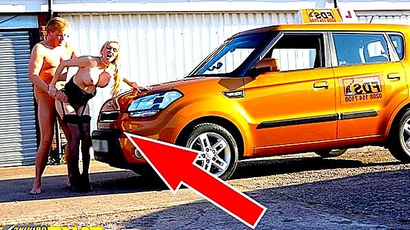 Пышногрудая блондинка, вынужденное желание