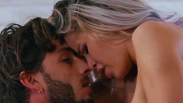 Минет от блондинки завершился эякуляцией