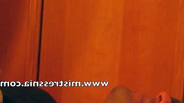 Разврат в коридоре со стриптизом и оральным сексом