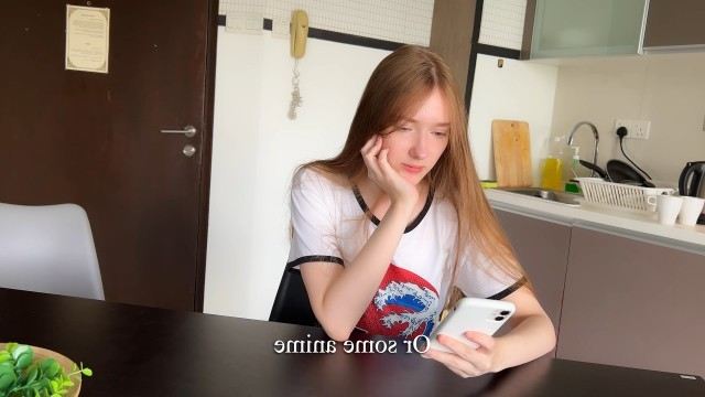 Азиатка в сапогах устроила настоящее развратное представление