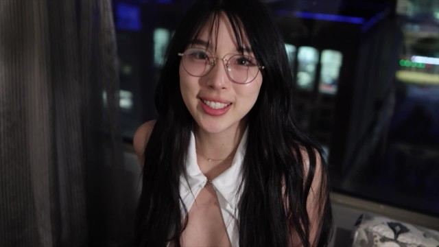 Три девушки медленно сосут член после лесбийских прикосновений