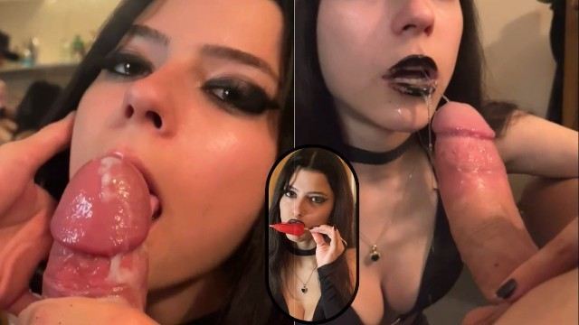 Она отодвинула трусики и начала заниматься сексом