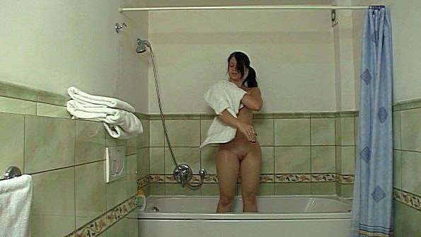 Соблазнила мужчину в машине, занялась сексом в доме