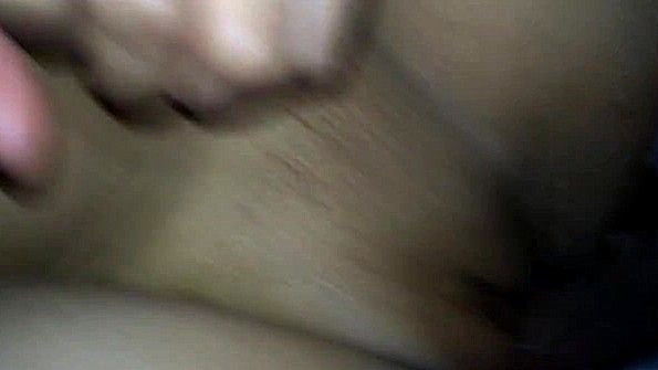 Полная женщина раздевается и занимается сексом со своим любовником