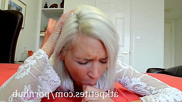 Пышногрудая мулатка занимается сексом на кастинге