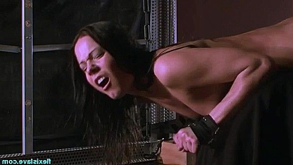 Проснулся в постели и занялся сексом