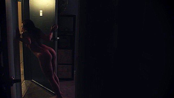 Сучка трахается с парнем в машине