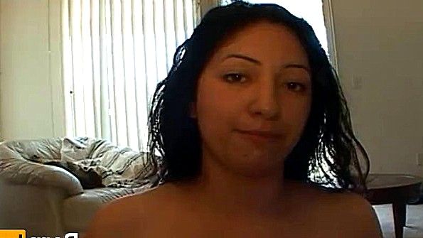 Полуобнаженные любительницы на пляже