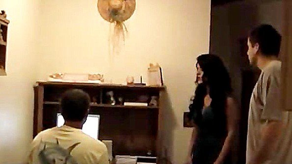 Потрясающая блондинка уговорила парня заняться сексом