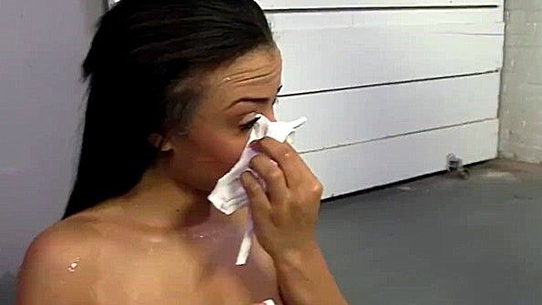 Она выставила напоказ свою грудь и была хорошенько изнасилована