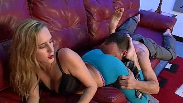 Грубый секс с крутым парнем и двумя женщинами