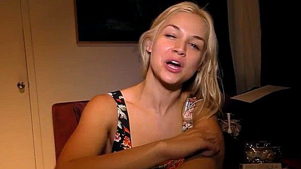 Парень готов переспать со своей молодой девушкой