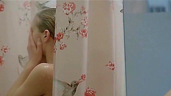 Мать помогает сыну освоить сексуальные навыки