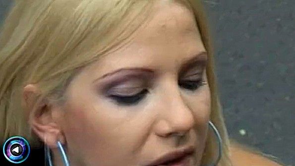 Японская красотка занимается сексом в разных позах